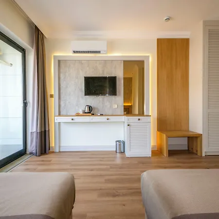 Hotel M.c.a Marquis 3*